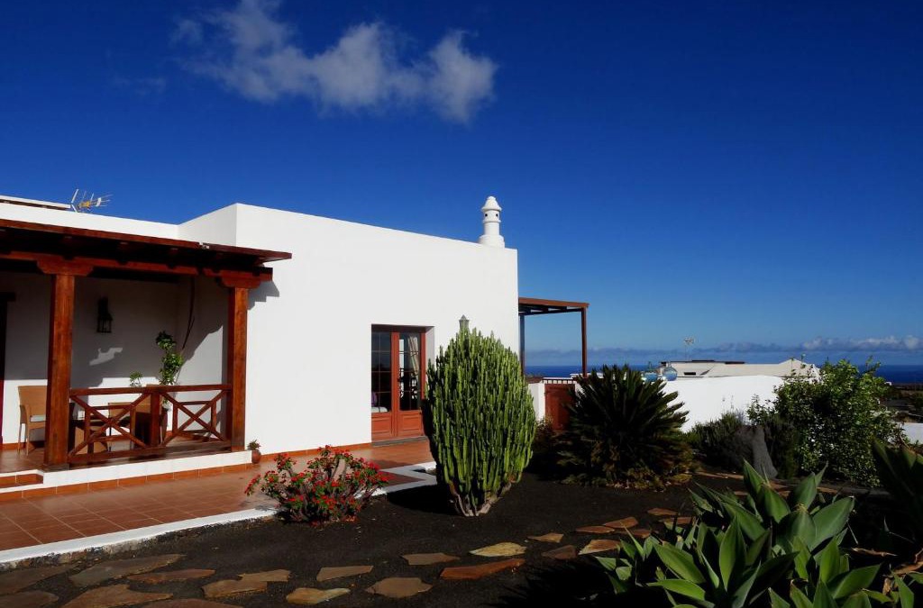Teguise Villa | Villa El Mojón with private pool in Teguise