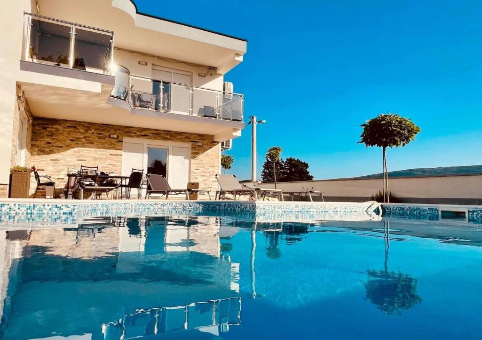 Zavala Villa | Villa Ella