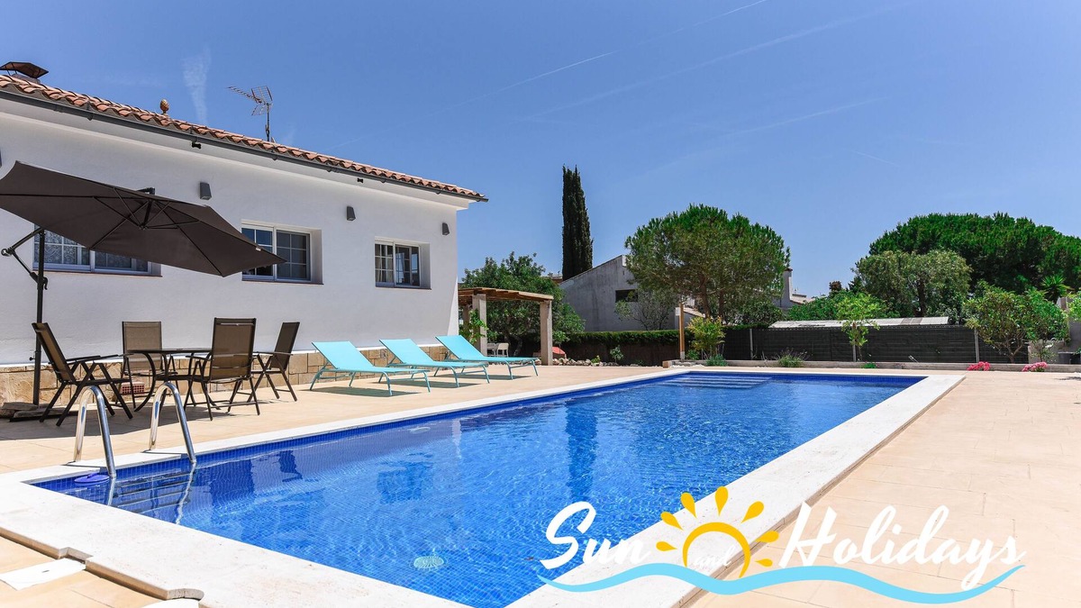 El Vendrell Villa | Villa Emilie with private pool 650m from the beach