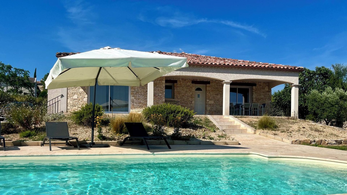 Barjac Villa | Villa Enalia, Piscine Chauffée, vue sur les Vignes et les Lavandes