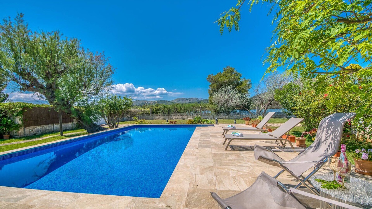 Alcudia Ski Chalet | Villa Encantada in Alcudia natural surroundings