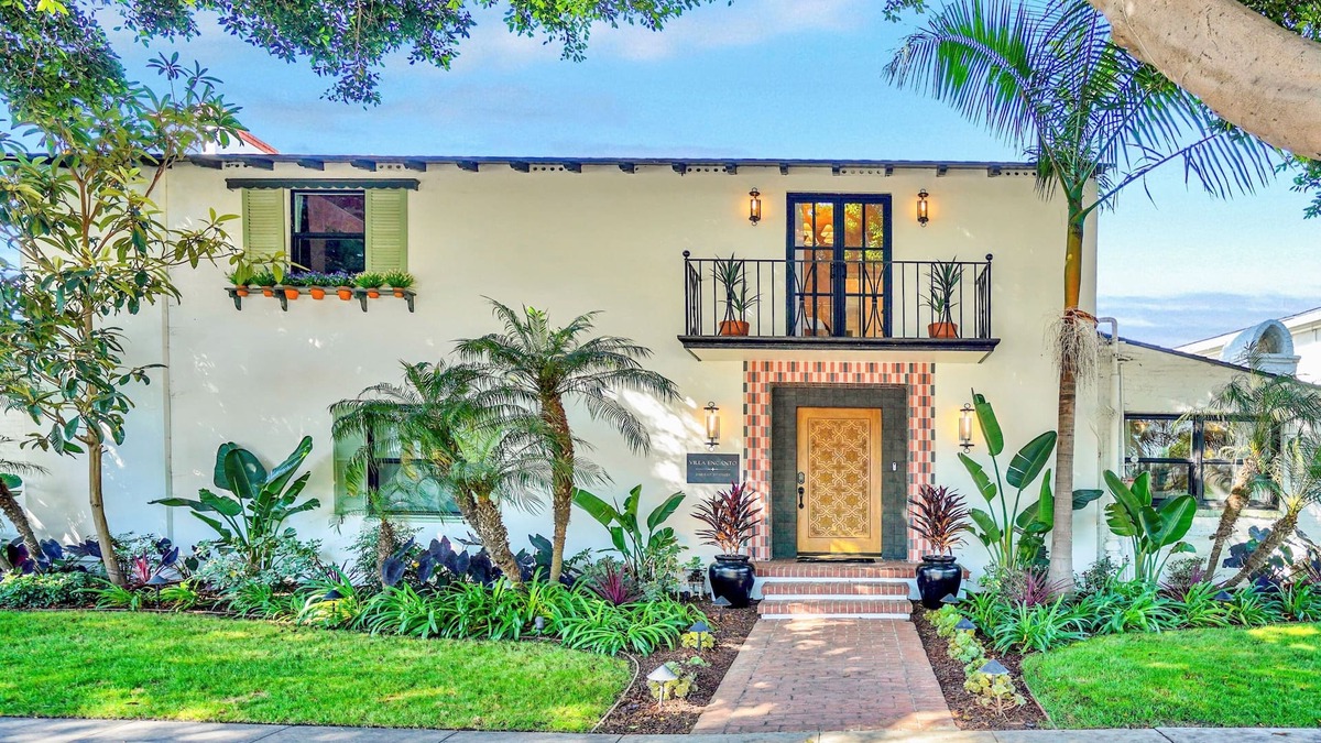 Alamitos Beach House | Villa Encanto- Luxe 6BRs Courtyard Game Room