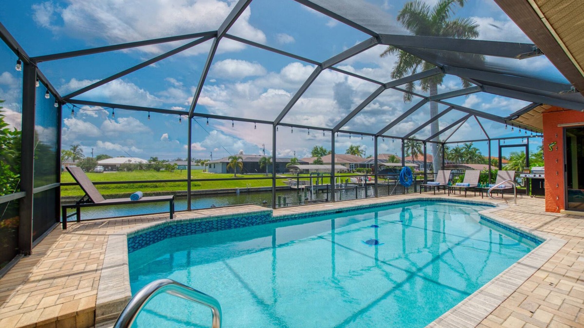 Cape Coral Villa | VILLA ENJOY LIFE – HEATED POOL | WATER VIEW | BOAT RENTAL + TOURS VOUCHER INCL.
