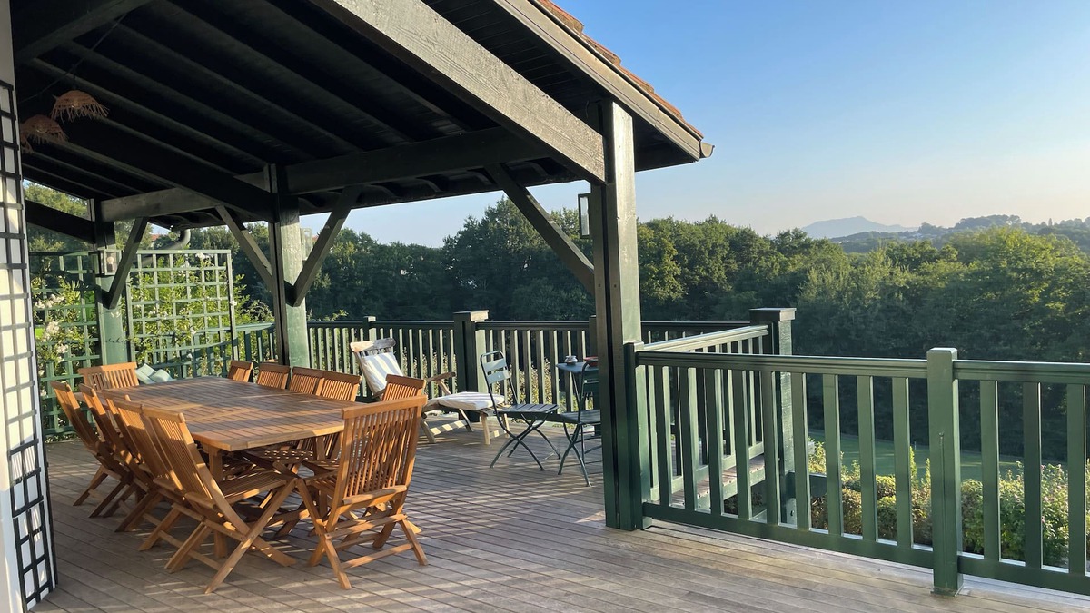 Bassussarry Villa | Villa Errobi - Golf view - 10min from Biarritz