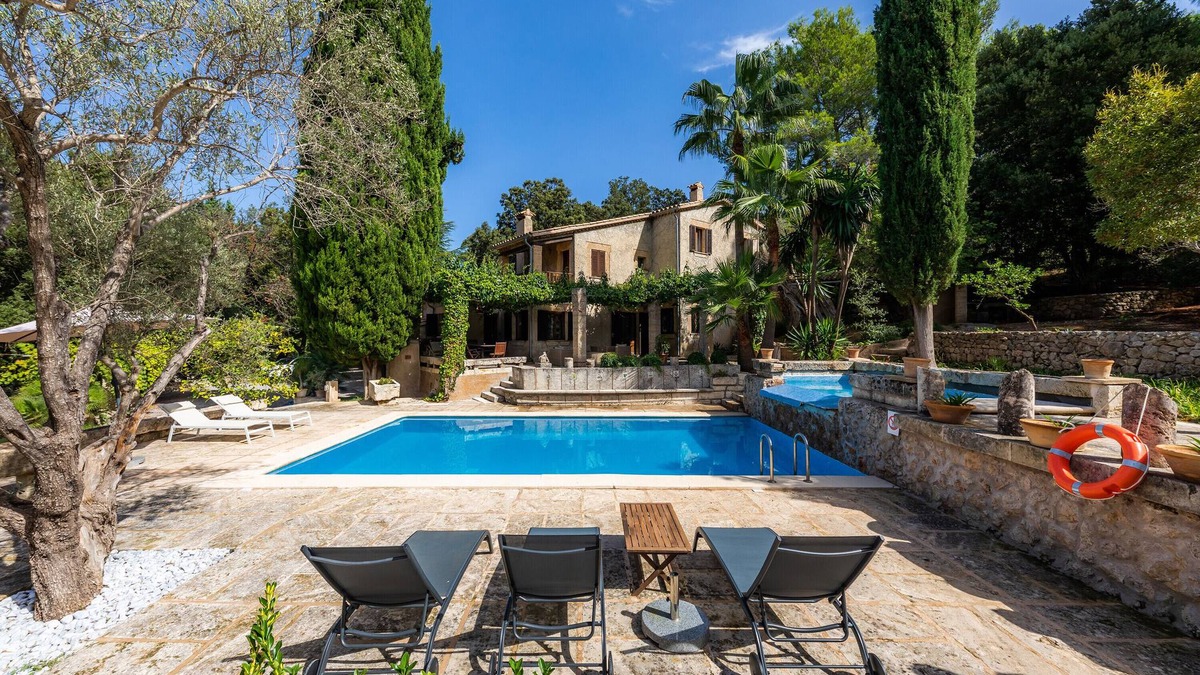 Pollensa Villa | Villa 'Es Garrovera' with Mountain View, Pool & Wi-Fi