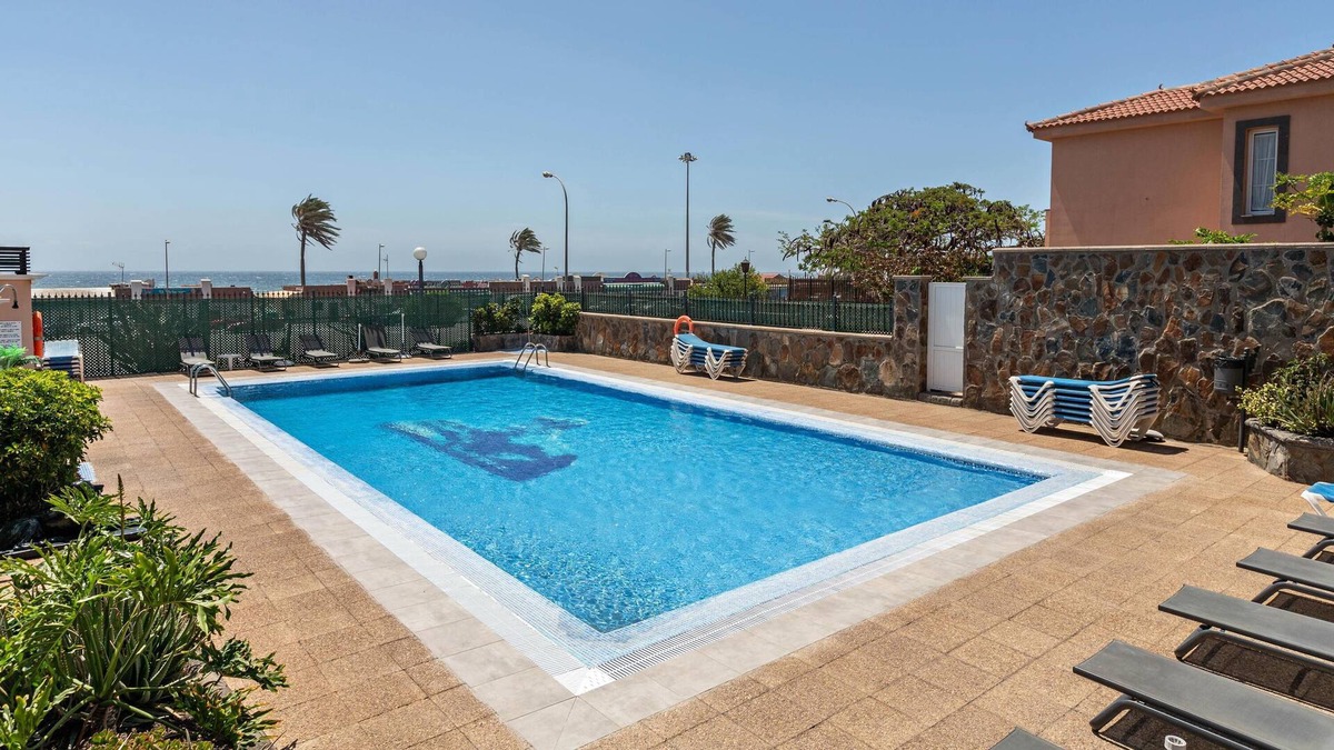 Playa del Ingles Villa | Villa 'Kurbis 25' close to the Beach with Wi-Fi & Shared Pool