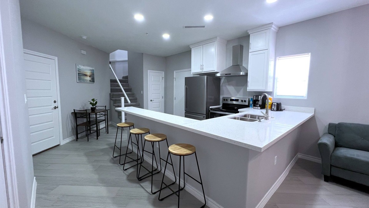 Brownsville Condo | Villa Escondida #1 -2BD- Straight Shot to SpaceX!