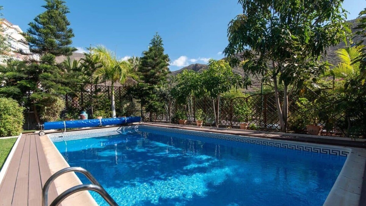 Los Cristianos Villa | Villa Esmeralda with private heated pool