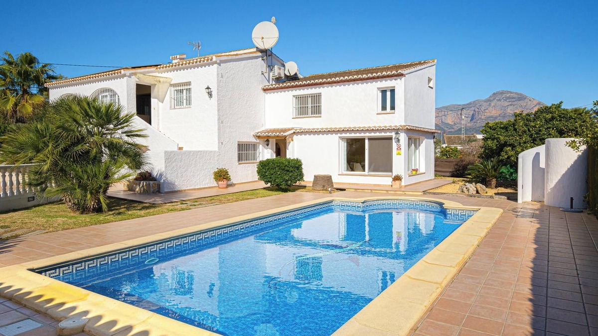 Tarraula Villa | Villa "Esther" with Pool, Garden & Wi-Fi