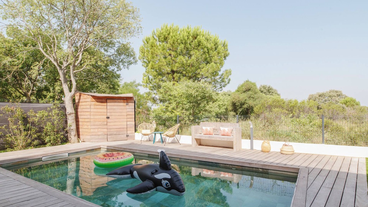 Saint-Jean-de-Vedas Villa | Villa Familiale: Ciné & Piscine en Cœur de Garrigue