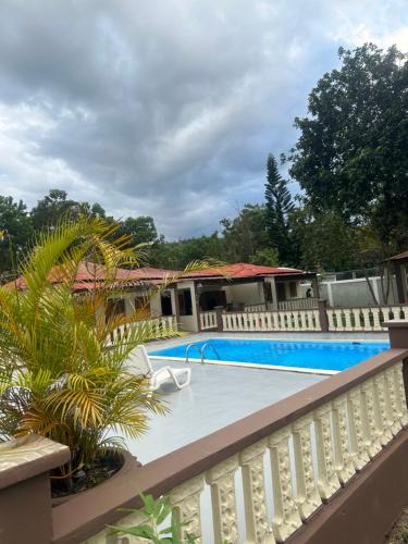 Piedra Blanca Villa | Villa Familiar con Piscina Privada y Rio