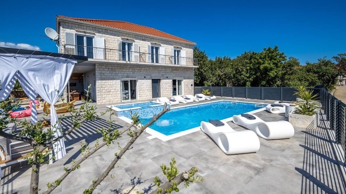 Sucuraj Villa | Villa Faros on Hvar – Crovillas GmbH