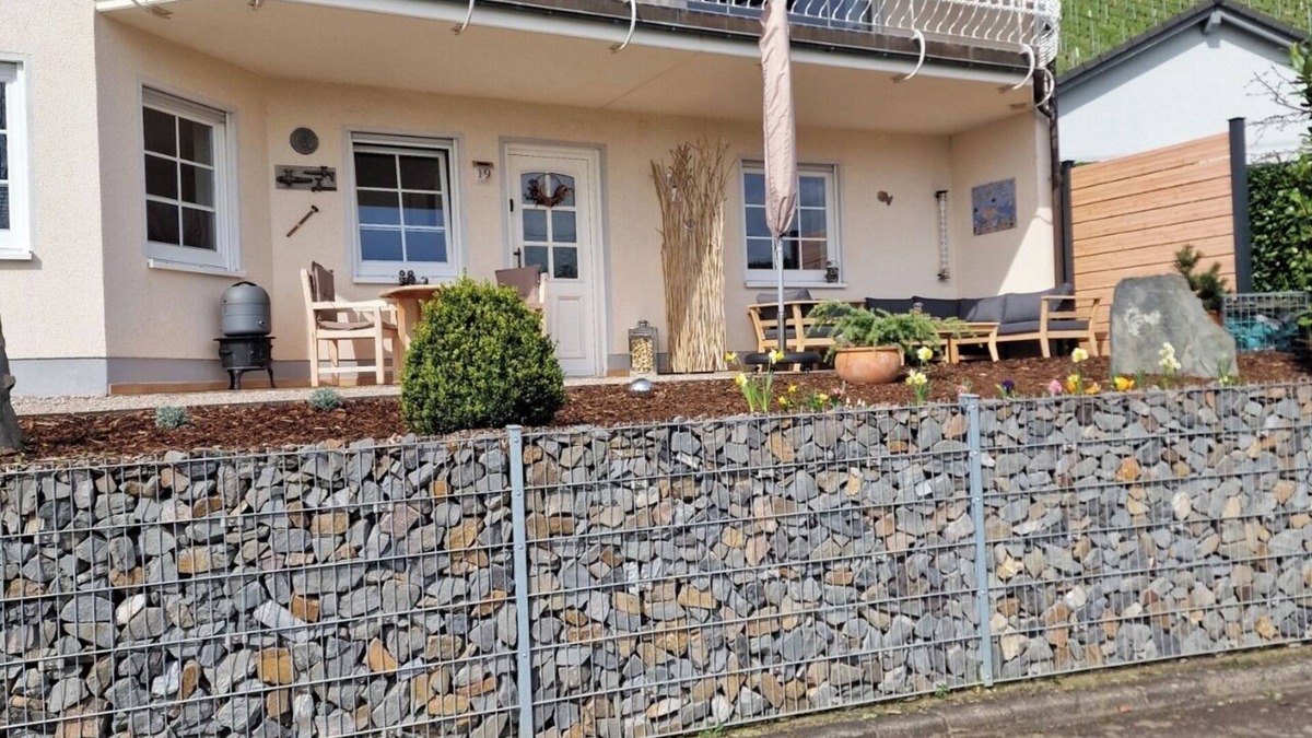 Piesport Apartment | Villa Ferres Beautiful vacation apartment with garden and Moselle view. Pet friendly!