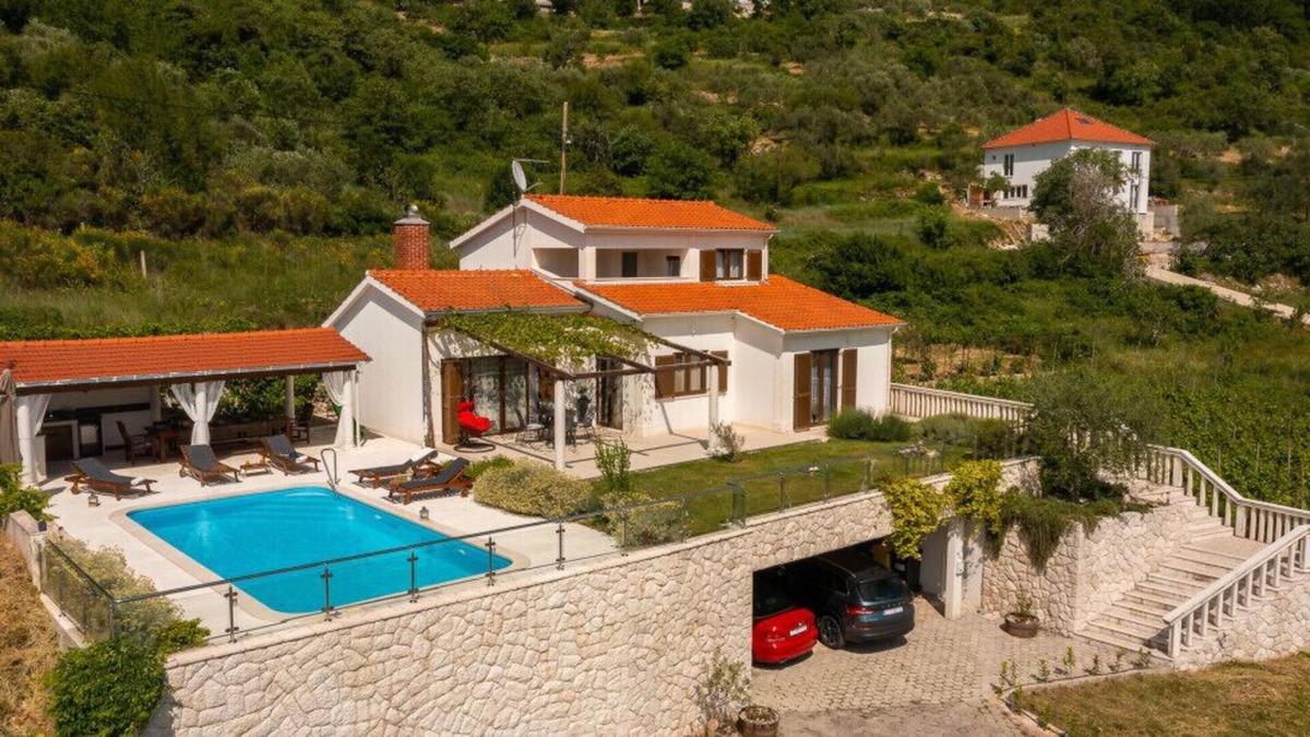 Blato na Cetini Villa | Villa Filomena - Omiš by Villas Guide