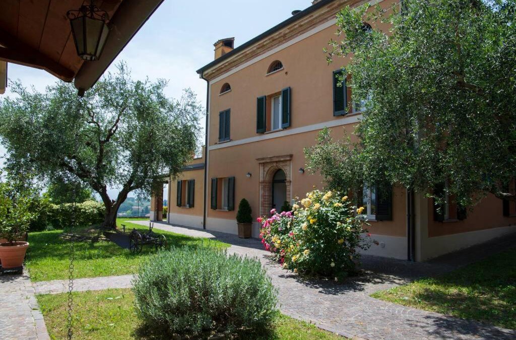 Novilara Villa | Villa Fiore nel Borgo d'Arte Novilara by Yohome