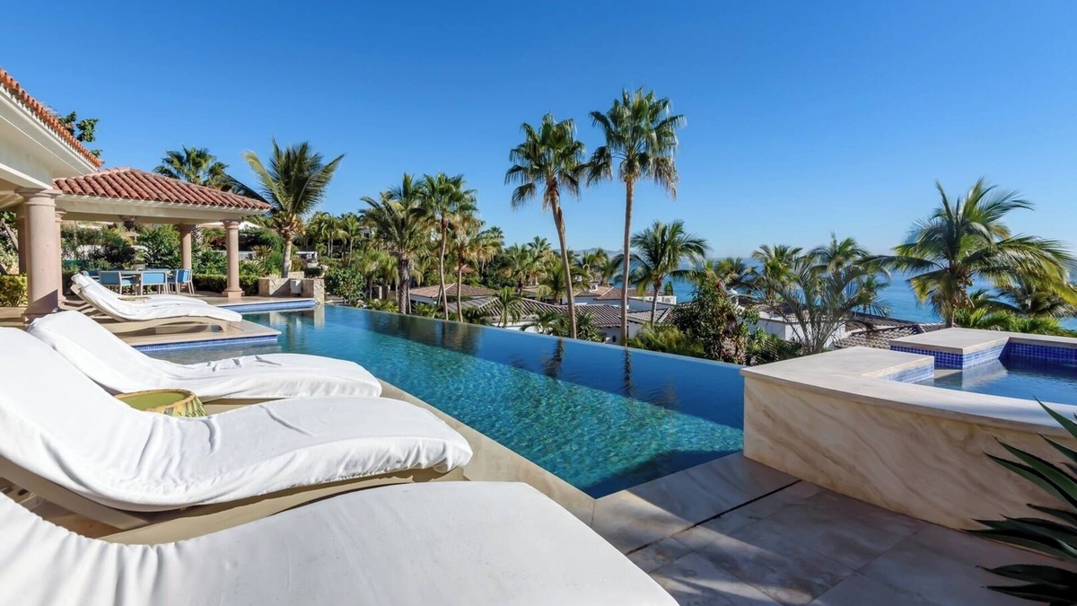 El Rosarito Villa | Villa Fish at Exclusive Caleta Palmilla