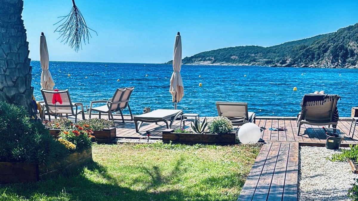 Meria House | Villa flat with garden and direct access to the beach - sensational -