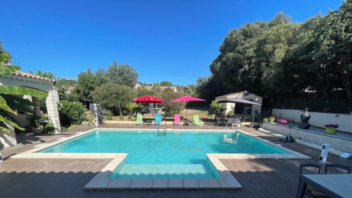 Venejan Villa | Villa Fleuri sur Grand Terrain au Calme Sans vis à vis Avec Piscine et Jacuzzi