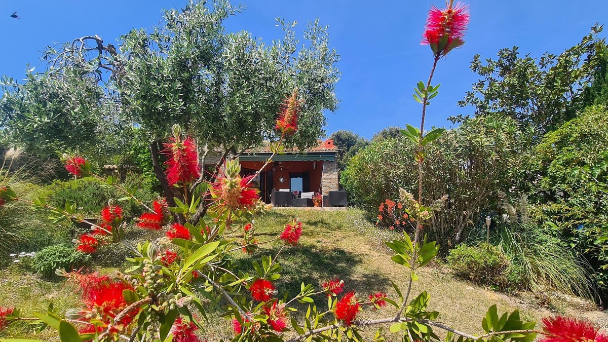 Villeneuve-Loubet Villa | Villa for 5 people with private garden, pool and parking