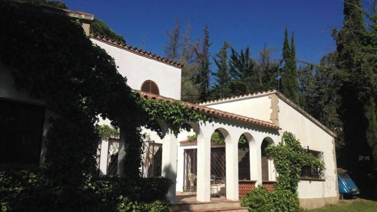 Santa Maria de Solius Villa | Villa for 10 people, 5 bedrooms, superb swimming pool