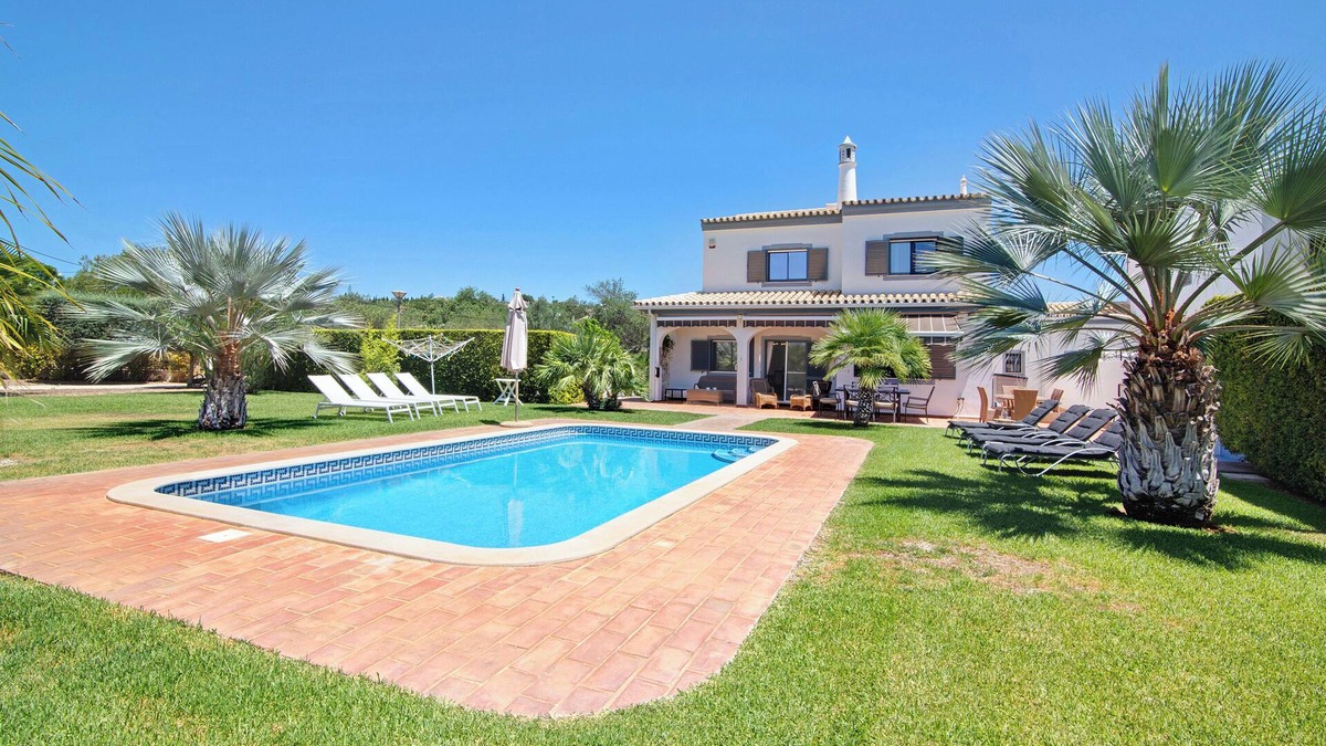 Vale Formoso Villa | Villa 'Formosa' with Private Pool, Wi-Fi and Air Conditioning