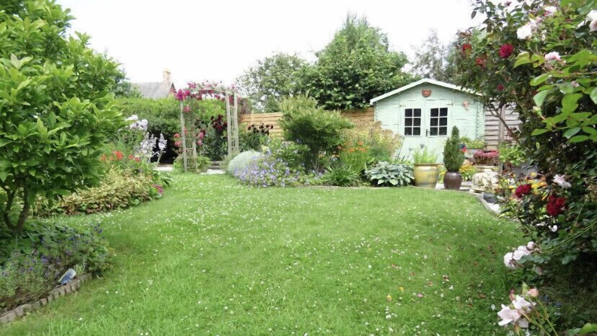 Savigny-le-Vieux House | Villa