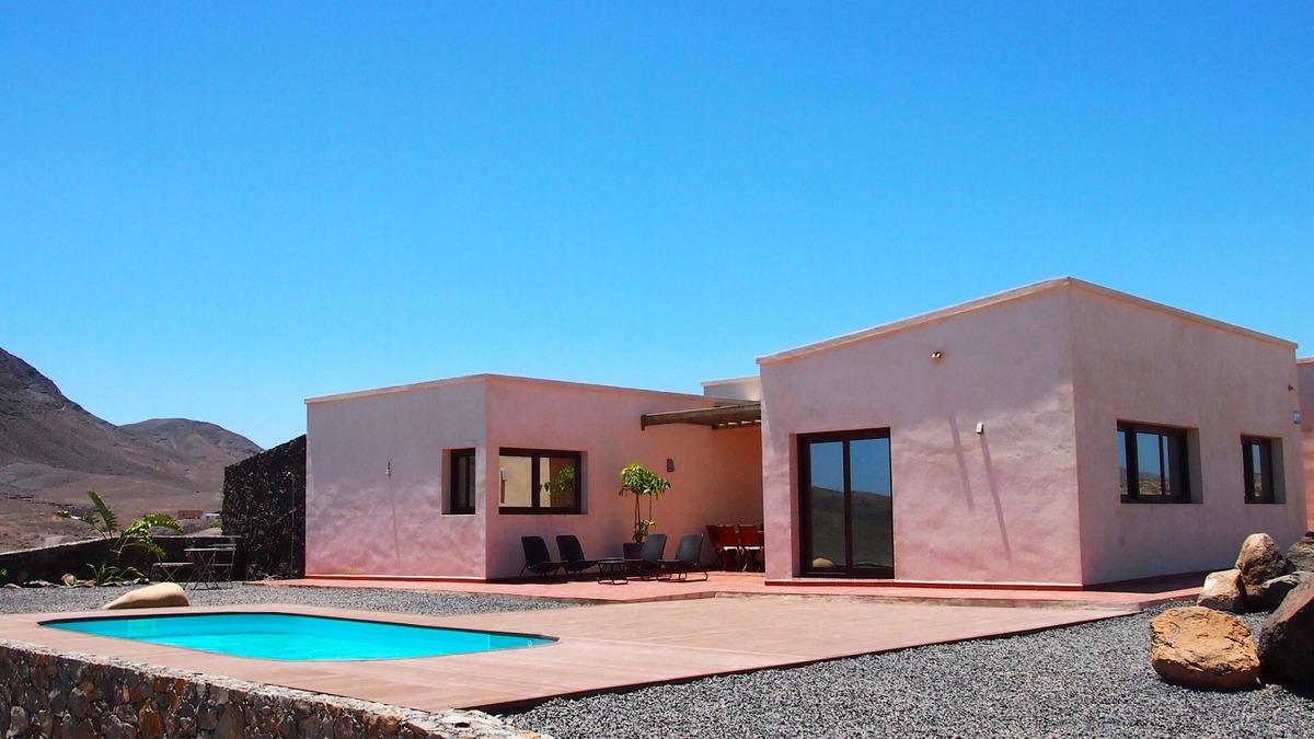 Tuineje Villa | VILLA FUERTEVENTURA. With fantastic sea views. Climatized pool.