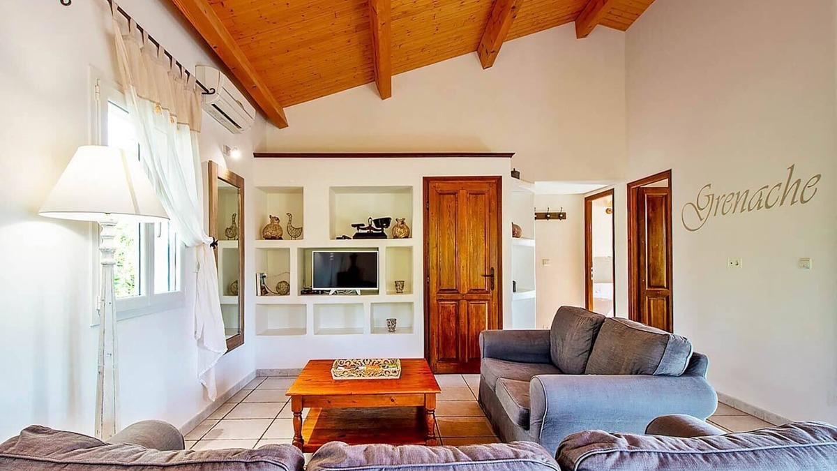 Saint-Maurice-dʼArdeche Villa | Villa Grenache - private terrace and garden