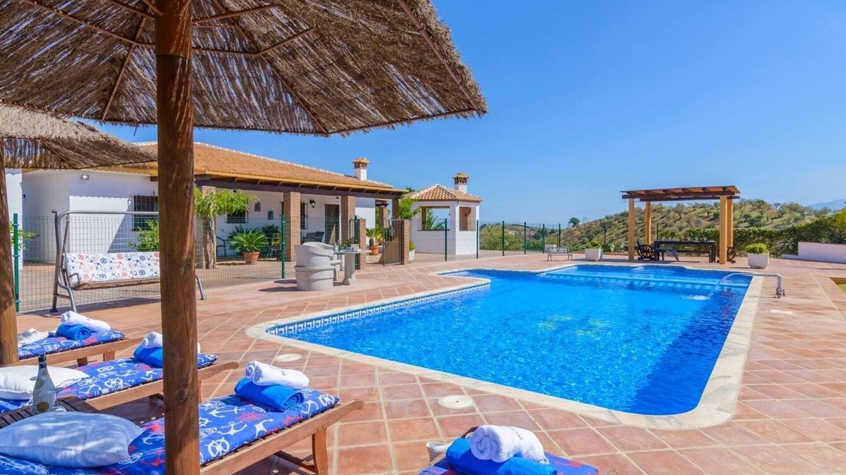 Guaro Villa | Villa Galiano Guaro by Ruralidays
