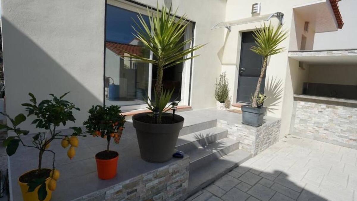 Saint-Nazaire Villa | Villa-Garden view-Private Bathroom
