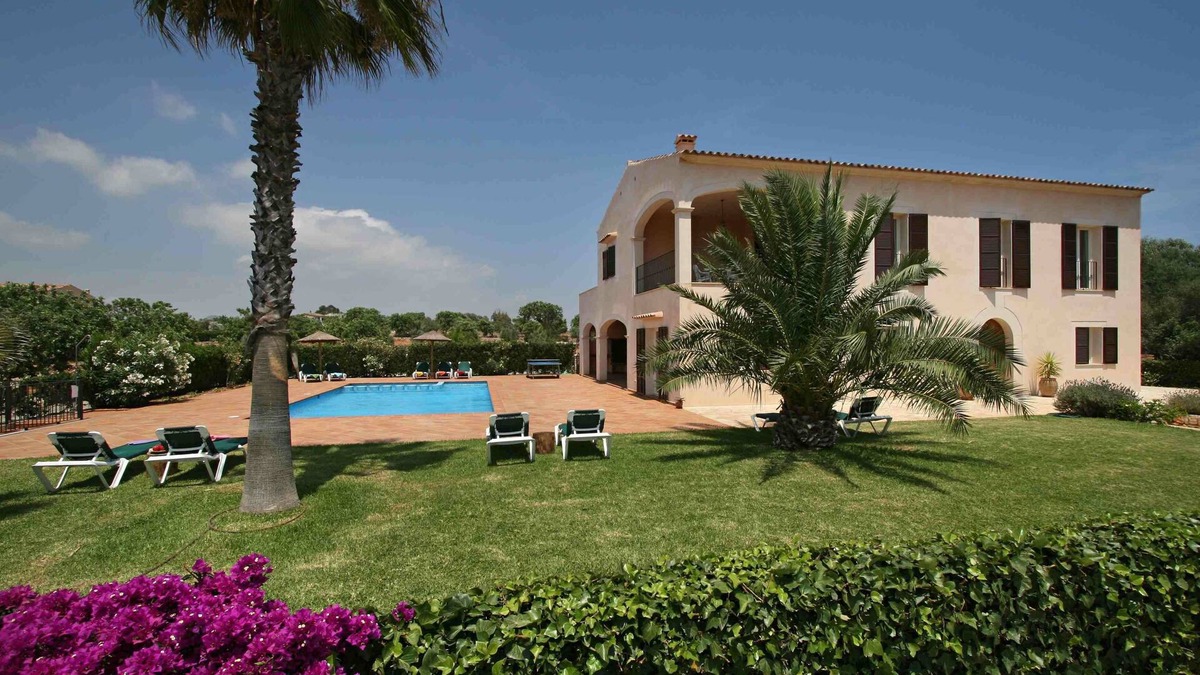 Felanitx Villa | VILLA GATONA is our most popular luxury Villa - modern and impressive