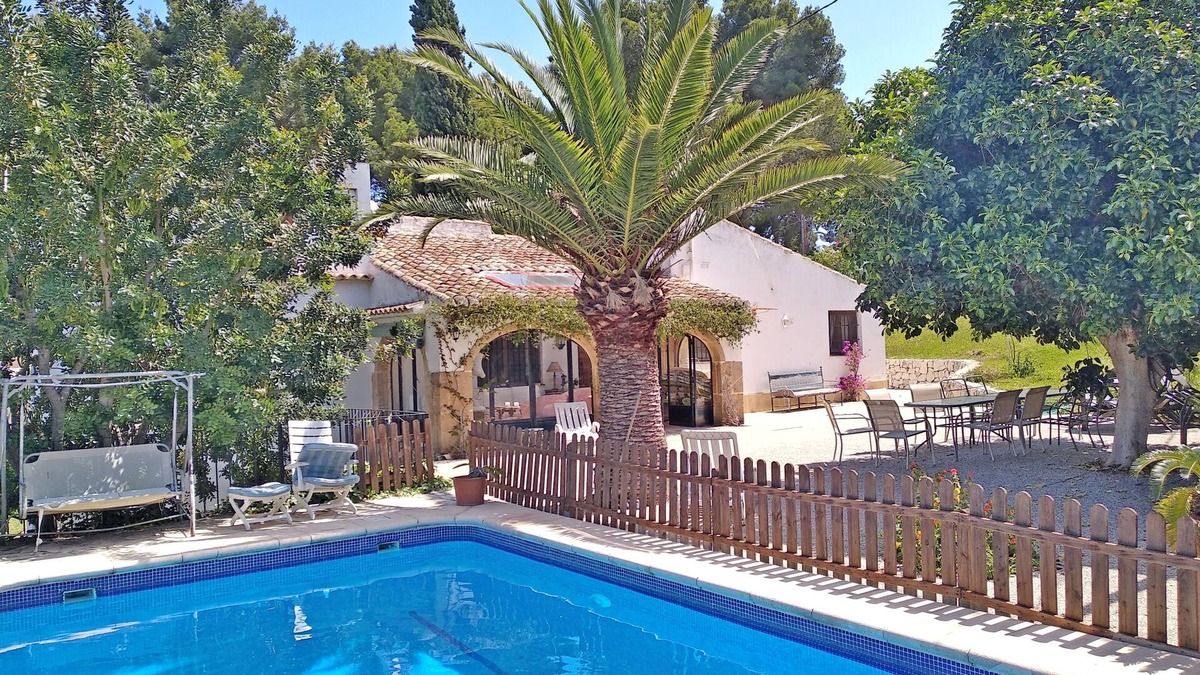 Javea Villa | Villa Gavina Javea: House with garden and pool in exclusive urbanization