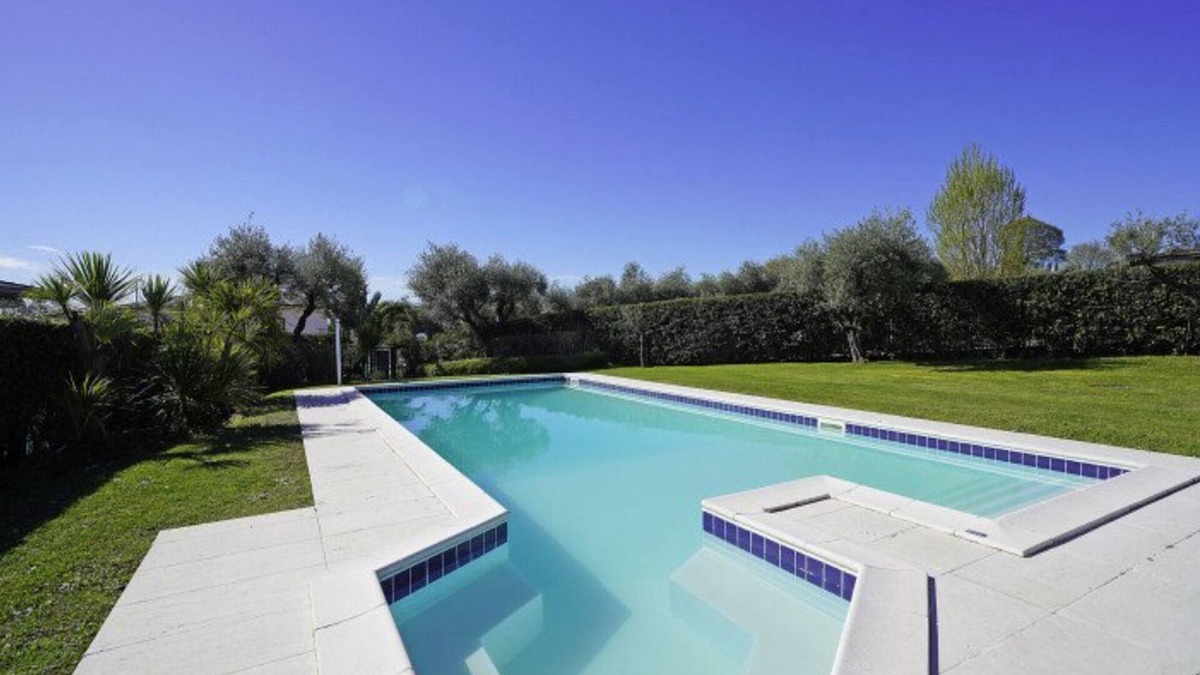 Portese Villa | Villa Giuseppe | 4 Bedrooms | Private Pool, Garden & Barbecue | Spacious Living Areas with Open Kitchens | San Felice del Benaco | Brescia | Italy