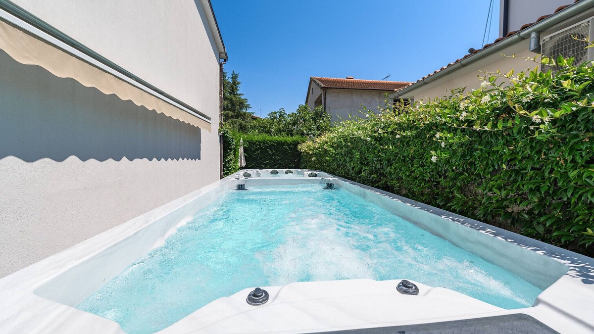 Porec Villa | Villa Gigi with heated pool and jacuzzi in Porec, Croatia