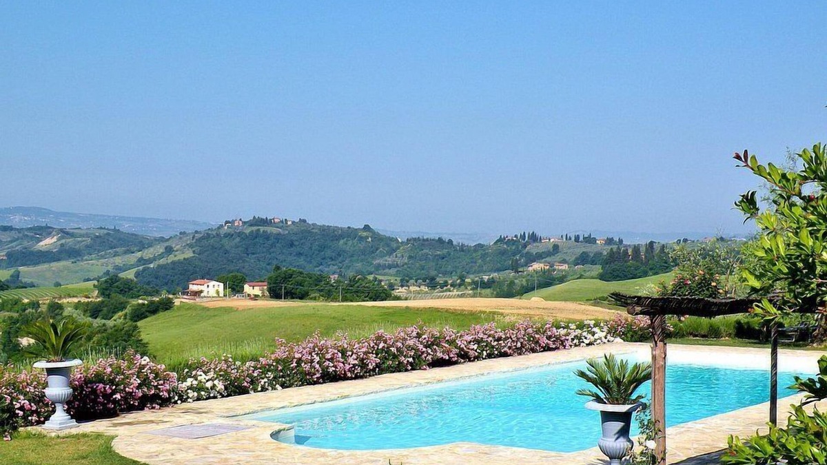 Certaldo House | Villa Gilia D: A characteristic and welcoming apartment that is part of a villa surrounded by the greenery, with Free WI-FI.