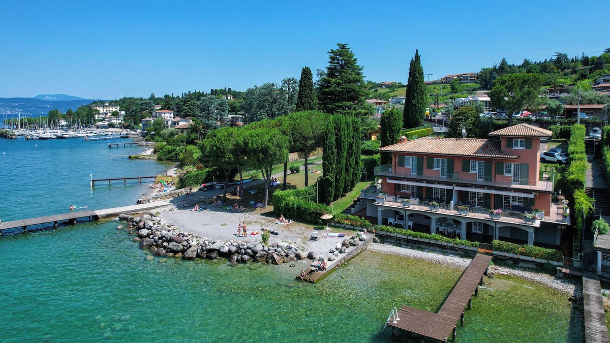 Portese Villa | Villa Giovanna with swimming pool and private jetty