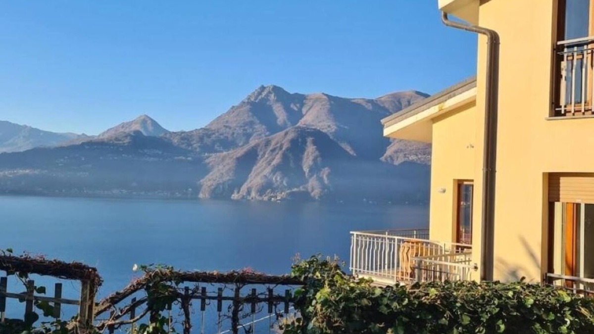 Perledo Villa | Villa gli Ulivi - Calafate Lake & Mountain View