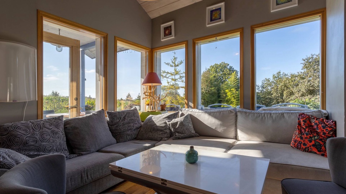 Quimper Villa | Villa 'Grande Maison Lumineuse - Jaccuzi' with Private Terrace, Private Garden and Wi-Fi