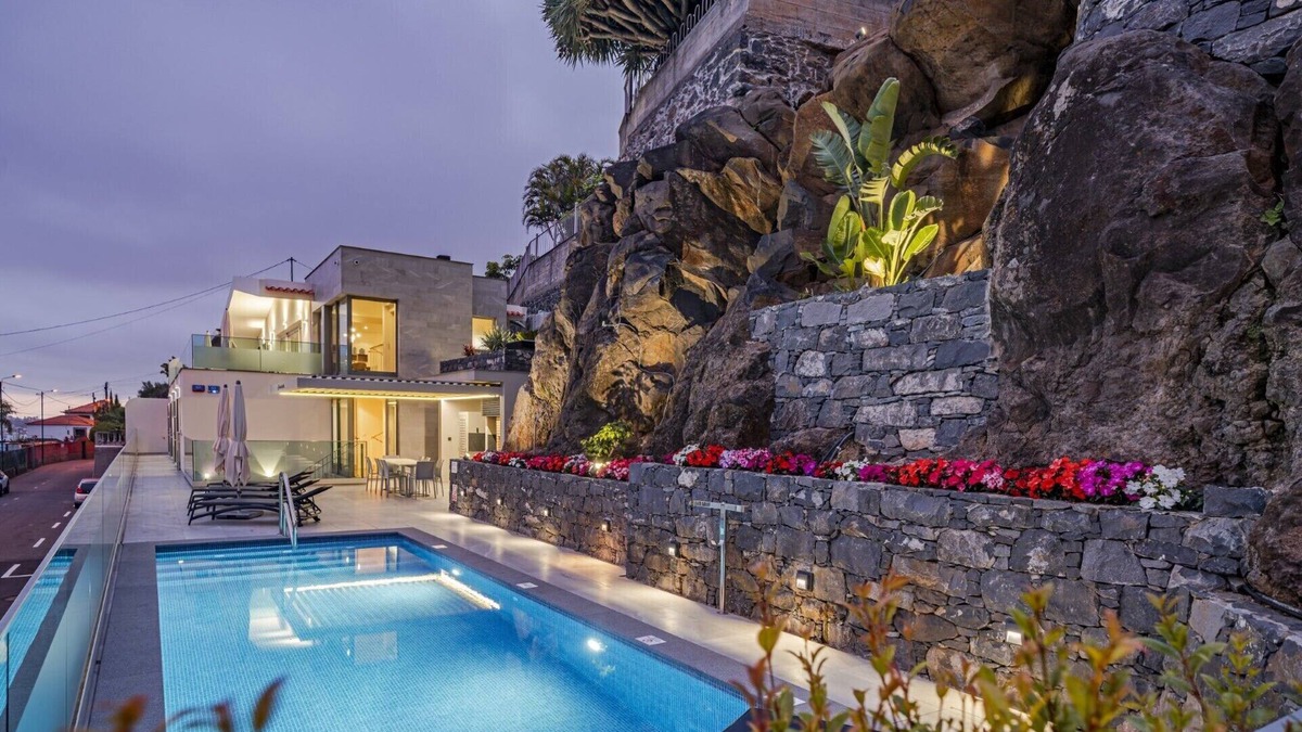 Monte Villa | Villa Grandview by Villa Plus