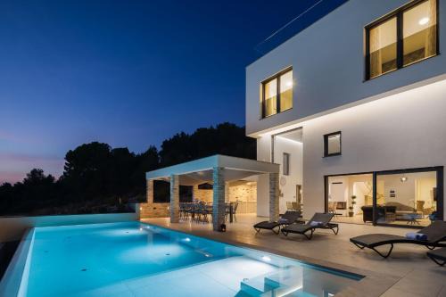 Zaboric Villa | Villa GRC