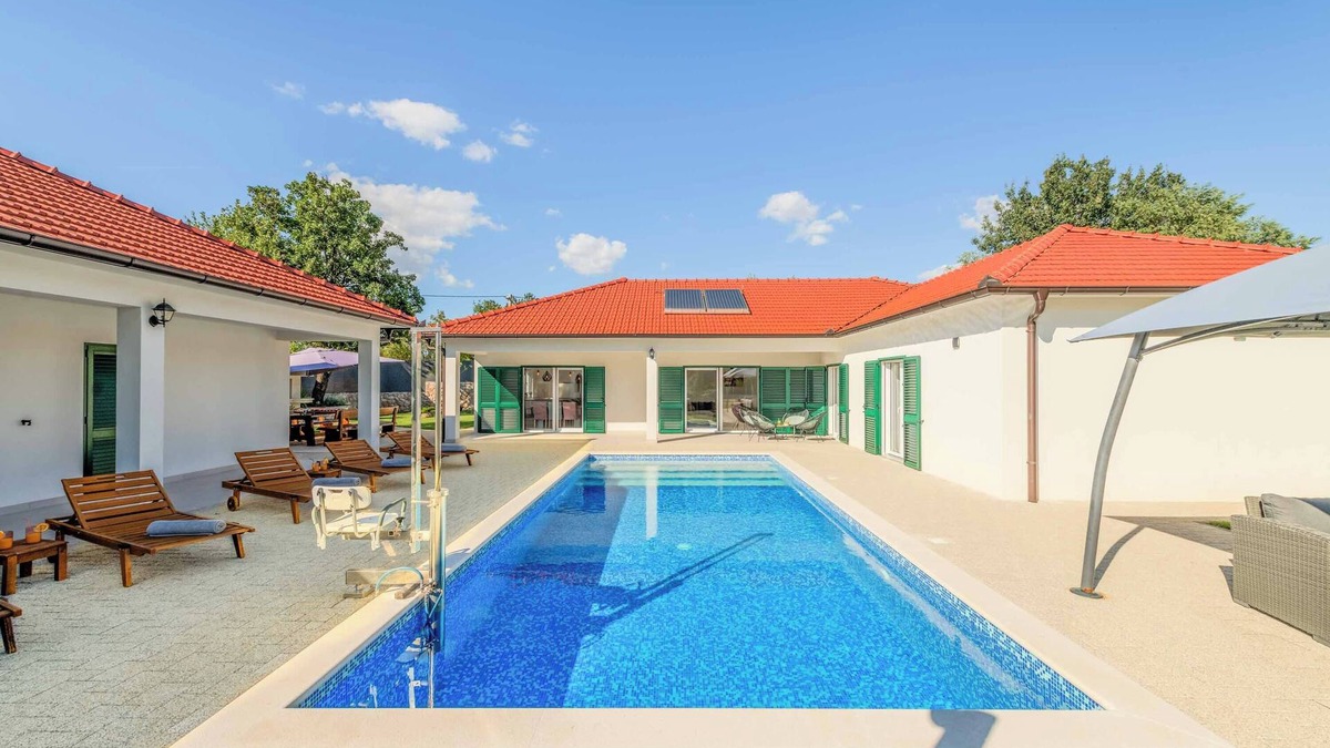 Prolozac Villa | Villa Great Escape - Three Bedroom Villa, Sleeps 8