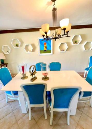 Guayacanes Villa | Villa Grupal en Metro Country Club.