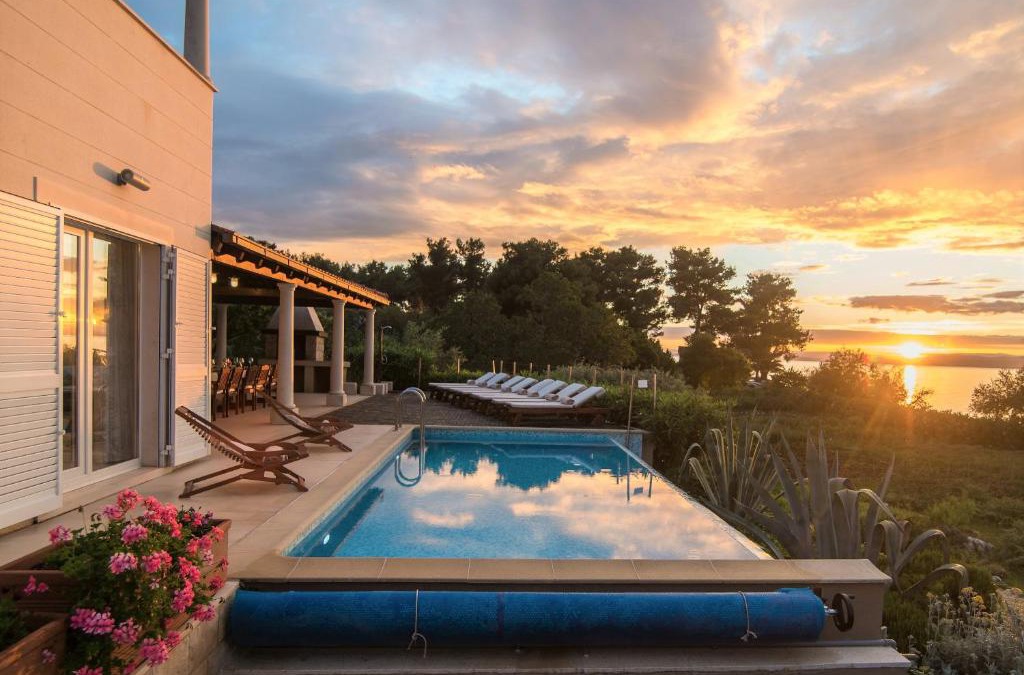 Mirce Villa | Villa Gumonca