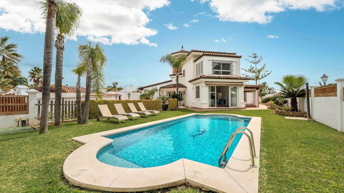 Urbanizacion el Rosario Villa | Villa 'Hakuna Matata' with Sea View, Wi-Fi and Air Conditioning