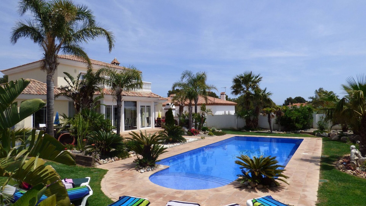 Miami Platja Villa | VILLA HARLEY FOR 14 PERSONS WITH LARGE POOL