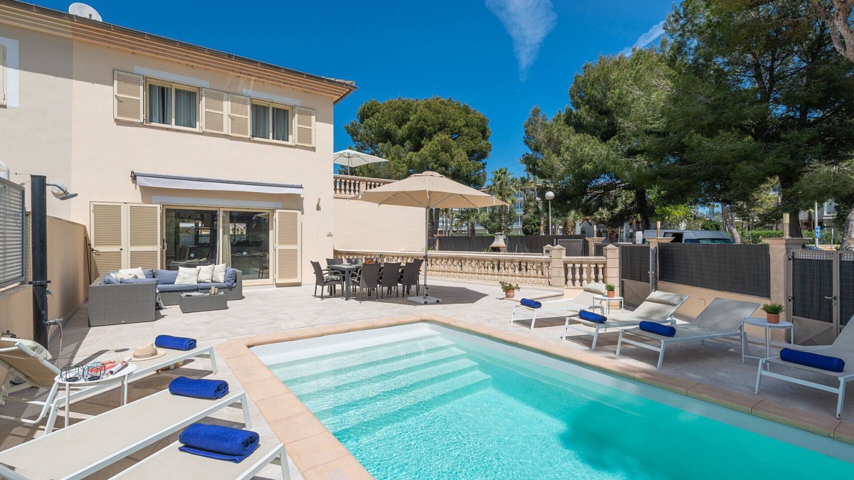 Muro Ski Chalet | Villa Hilary with private pool near Muro beach