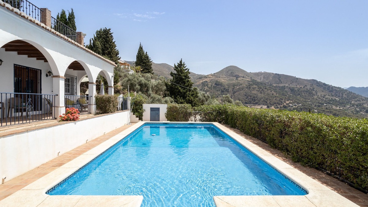 Competa Villa | Villa "Hugo" with Sea and Mountain View & Wi-Fi