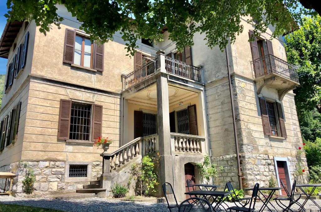 Centro Valle Intelvi Bed & Breakfast | Villa il Maiale Bianco Bed & Breakfast