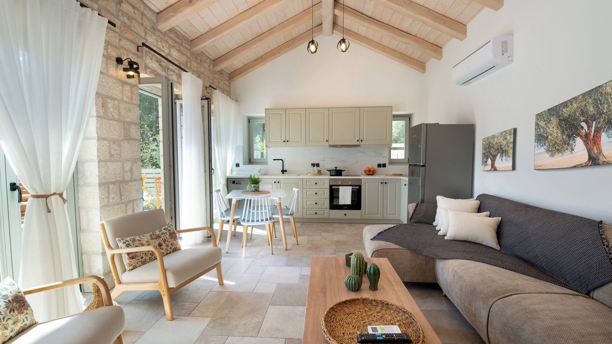 Mpogdanatika Villa | Villa Iliana on Paxos is looking forward to host you.