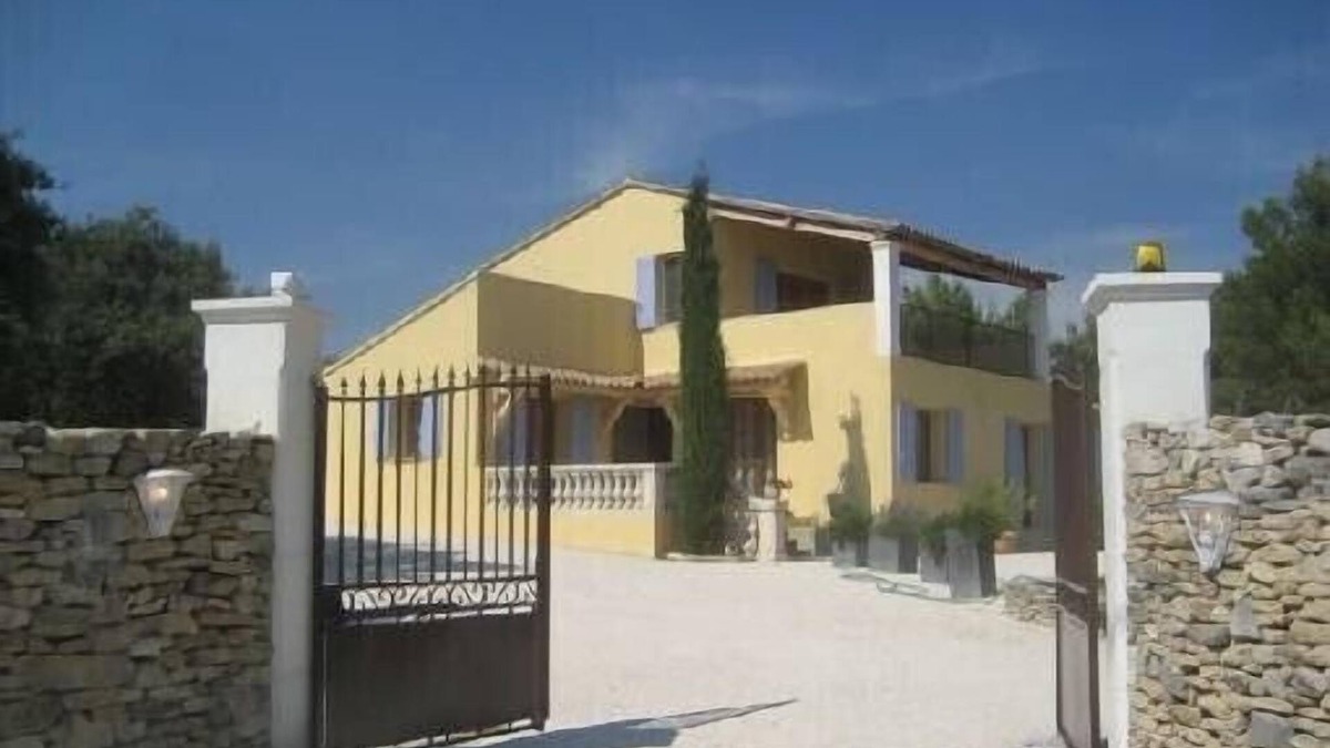 Cabrieres-d'Avignon Villa | Villa in a beautiful setting with views, very quiet. Large fenced property